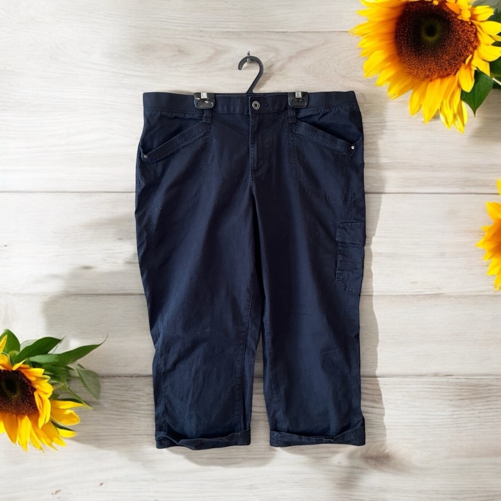 Lee Relaxed Fit Mid Rise Black Twill Capri Pants